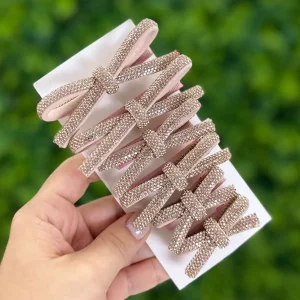 Laço no Bico de Pato Strass Rose