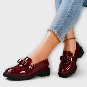 Benvinda | Mocassins Femininos Pretos em Verniz com Laço