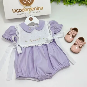 Pimpão Lavanda com Bordado Floral e Babador Removível